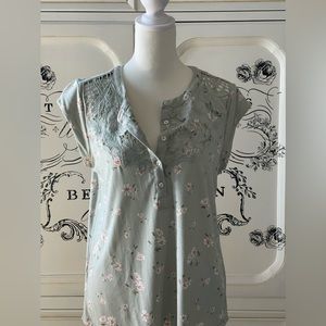 Danielrainn pullover top size M